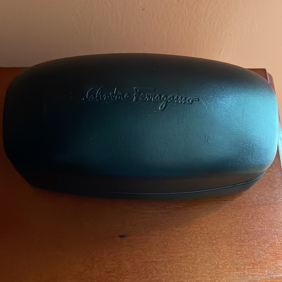 Ferragamo sun glasses - Picture 7 of 7